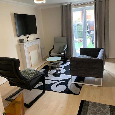 Charming 2-Bed House In London Villa Kültér fotó