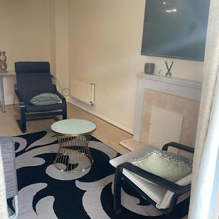 Charming 2-Bed House In London Villa Kültér fotó