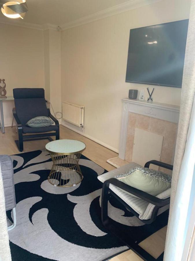 Charming 2-Bed House In London Villa Kültér fotó