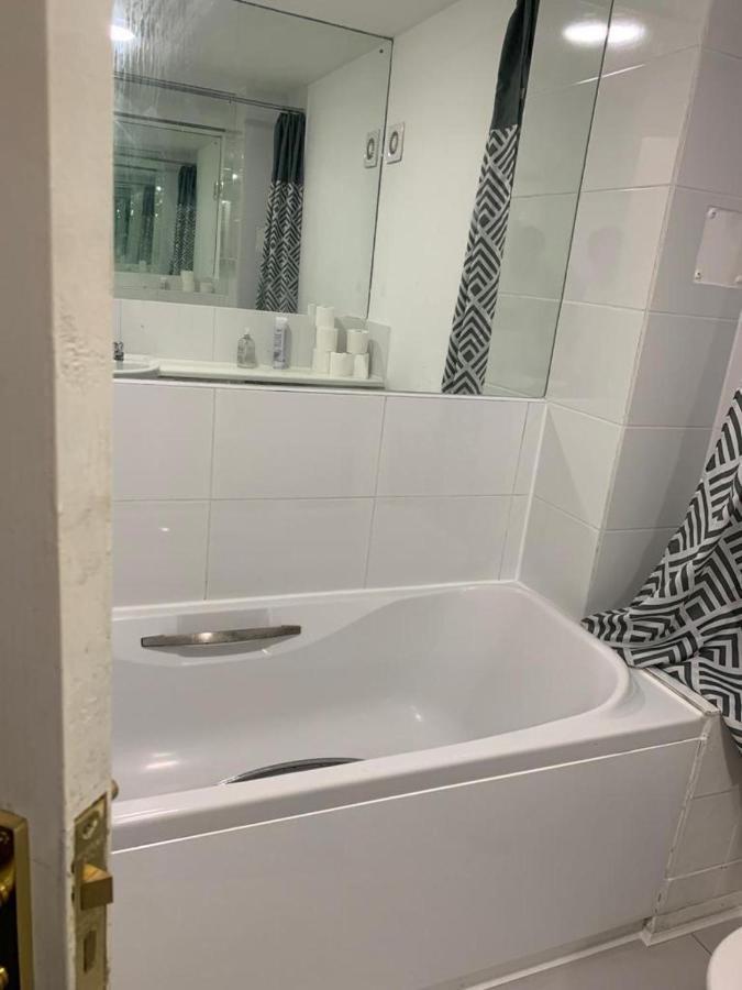 Charming 2-Bed House In London Villa Kültér fotó